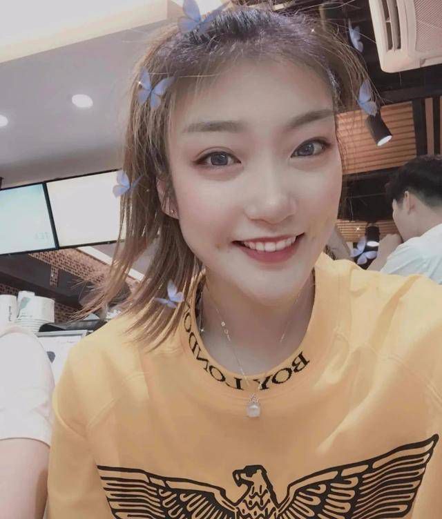 我的房间里有一个漂亮姐姐
